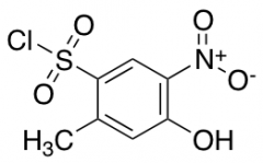 4-hydroxy-2-methyl-5-nitrobenzene-1-sulfonyl chloride