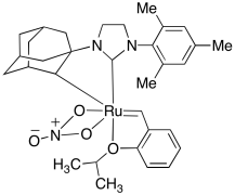 [2-(1-Methylethoxy-O)phenylmethyl-C](nitrato-O,O&prime;){rel-(2R,5R,7S)-tricyclo[3.3.1