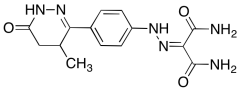 2-(2-(4-(4-Methyl-6-oxo-1,4,5,6-tetrahydropyridazin-3-yl)phenyl)hydrazono)malonamide